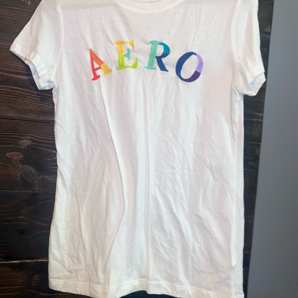 White aeropostal tee